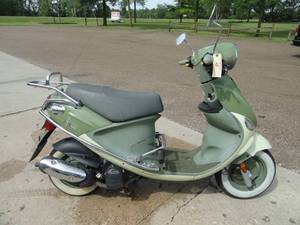 lot 4 image: 2007 Buddy 125P60