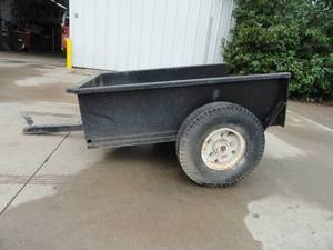 lot 8 image: Heavy Duty Lawn Cart