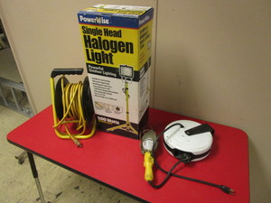 lot 402 image: POWERWISE SINGLE HEAD HALOGEN LIGHT - NEW, EXTENSION CORD SPOOL WITH FOUR OUTLETS, WORK LIGHT