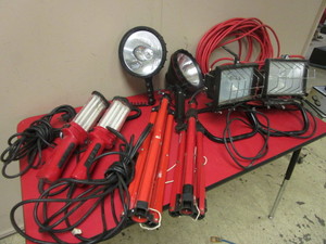 lot 404 image: CRAFTSMAN DUAL LAMP WORKLIGHTS, SPOTLIGHTS, REGENT WORK LIGHTS, TRI-PODS, EXTENSION CORDS