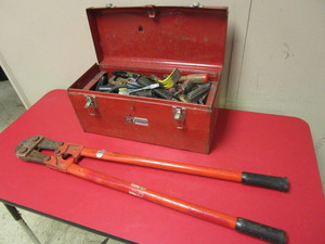 lot 420 image: HEAVY-DUTY BOLT CUTTER CAP16MM 58, MADE OF ALLOY STEEL, TOOL BOX WITH MISCELLANEOUS TOOLS