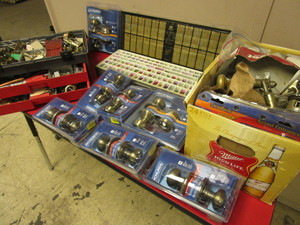 lot 426 image: LOCKSMITH PROFESSIONAL PIN KIT, SCHLAGE DOOR KNOBS, LOCKSMITH SUPPLIES
