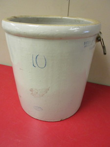 lot 430 image: VINTAGE RED WING POTTERIES CROCK
