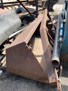 lot 2 image: 6ft Skid-Loader Snow Bucket