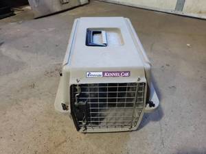 lot 44 image: Petmate Kennel Cab