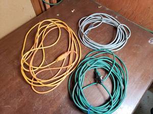 lot 61 image: 3 Smaller Extension Cords