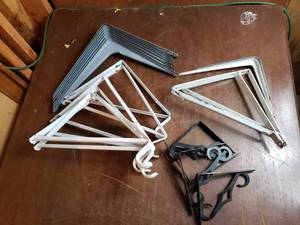 lot 72 image: Lot of Shelf Brackets