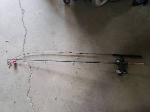 lot 87 image: 2 Fishing Poles