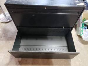 lot 91 image: 2 Drawer Office File Cabinet