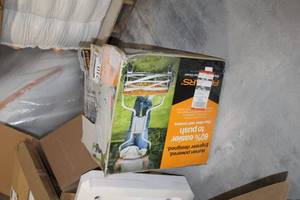 lot 210 image: Fiskars Stay-Sharp Max Reel Mower
