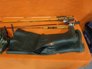 Sz 11 Hip Waders, Rain Gear, Fishing Poles