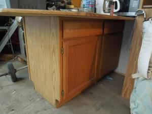 lot 2 image: Island with Top & Storage