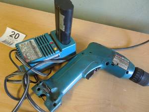 lot 20 image: Makita Drill, Battery, & Charger