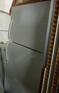 lot 92 image: Frigidaire Refrigerator Freezer