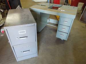 lot 94 image: Shop DeskWorkbench on CASTERS & File Cabinet