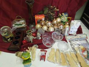 lot 43 image: Christmas, Crafts, Dcor, Carnival Glass Vase, Snow Globe