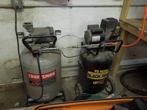 lot 57 image: Air Compressor - 2 Tanks