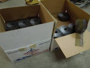 lot 78 image: Collated Nails - 2 Boxes