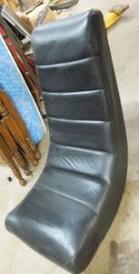 lot 82 image: Gaming Chair