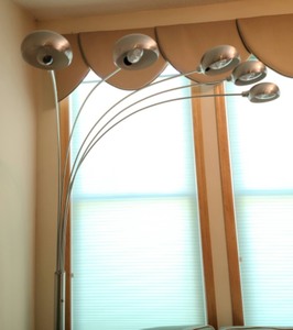 lot 3 image: Contemporary Five-Arm Floor Lamp