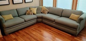 lot 1 image: Beautiful Sectional With Pull Out Sleeper