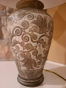 lot 35 image: Floral Table Lamp