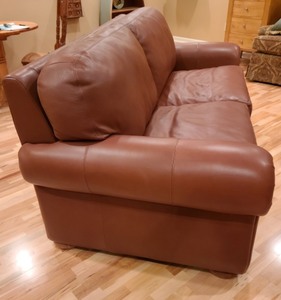lot 41 image: Leather Sleeper Sofa