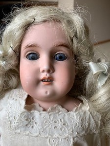 lot 206 image: Antique German Doll