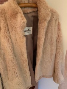 lot 152 image: Ladies Fur Coat