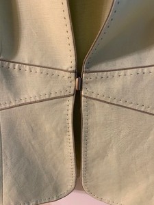 lot 160 image: Ladies Tahari Blazer And Matching Blouse