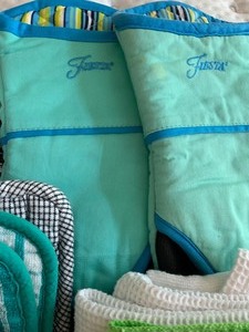 lot 132 image: Lot Of Kitchen Linens