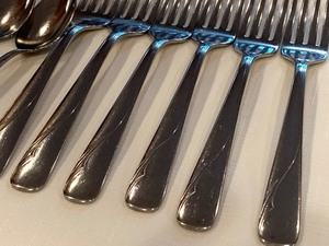 lot 75 image: Stainless Oneida Flatware
