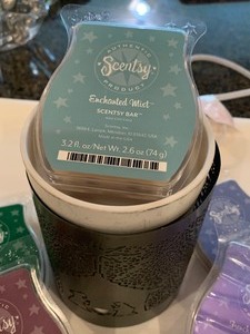 lot 115 image: Scentsy Wax Melter and Five Wax Packs