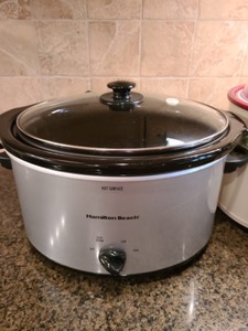 lot 98 image: Hamilton Beach and Rival Crockpots
