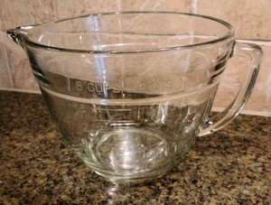 lot 102 image: Lot of Measuring CupBowls
