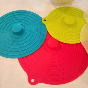 lot 118 image: Silicone Mixing Bowl And Variety Of Pot Lids