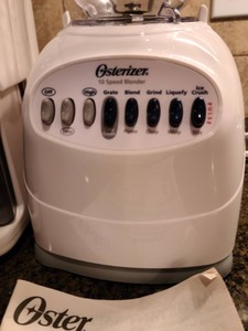 lot 125 image: 10 Speed Blender And Juicer