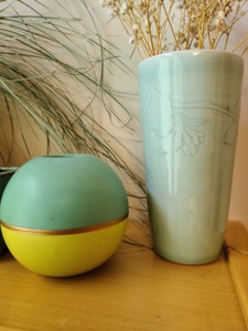 lot 181 image: Fun Blue Home Decor