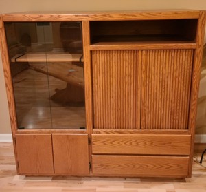 lot 193 image: Wood Entertainment Cabinet