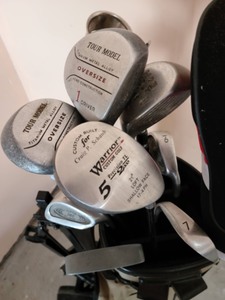 lot 253 image: Mens Golf ClubsBag And Rolling Cart