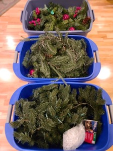 lot 265 image: Large Lot Of Christmas Wreathes And Garland