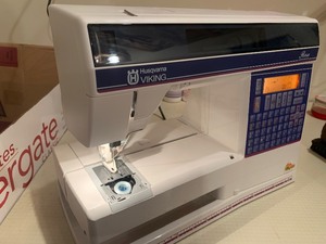 lot 200 image: Husqvarna Viking Rose 600 With Embroidery Unit