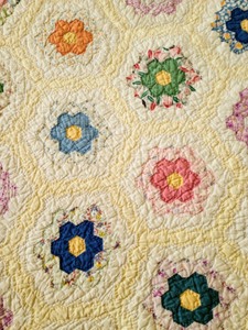 lot 312 image: Yellow Flower Quilt