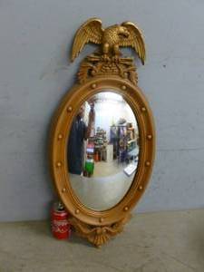 lot 8 image: Vintage Mirror