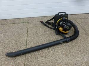lot 15 image: McCulloch Backpack Blower