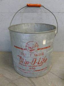 lot 31 image: Vintage Minnow Bucket