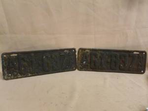 lot 59 image: Antique License Plate Set