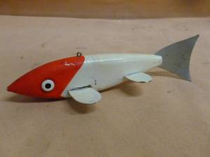 lot 83 image: Vintage Spearing Decoy
