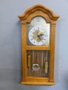 lot 104 image: Pendulum Clock