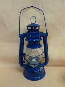 lot 121 image: Barn Lantern